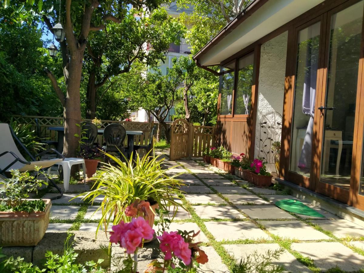 Villino L'Aranceto Sorrentino Bed & Breakfast Meta Bagian luar foto