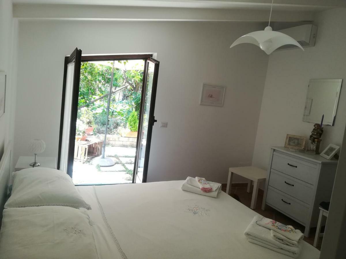 Villino L'Aranceto Sorrentino Bed & Breakfast Meta Bagian luar foto